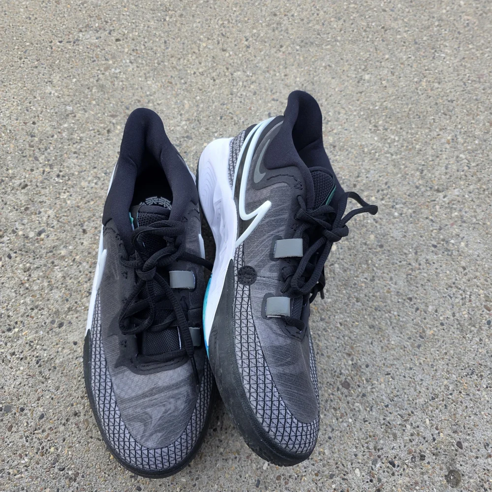 Nike Kyrie Gray and Black Low-Top Sneakers Teal Accent Youth Boys 5